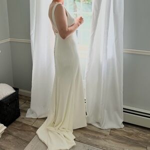Elegant White Sleeveless Wedding gown